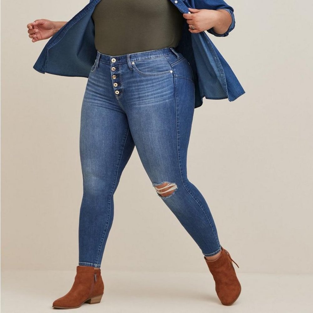 ❤️NWT TORRID JEANS - BOMBSHELL SKINNY - HIGH RISE - DISTRESSED PLUS SIZE 22